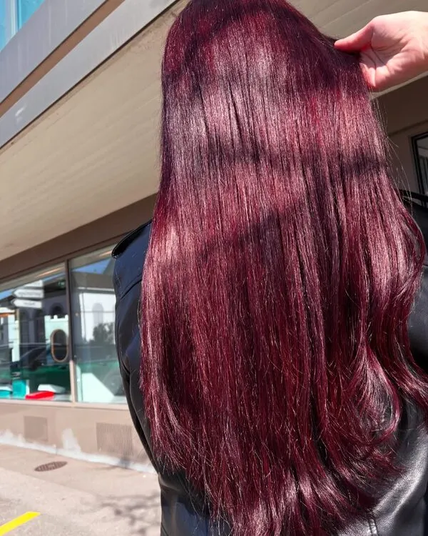 Instagram-Beitrag aus dem Salon Küsnacht: Extensions · Coloration