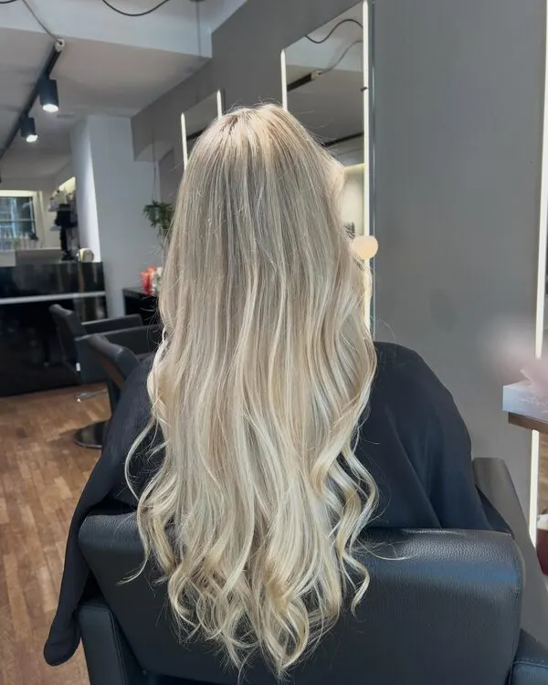 Instagram-Beitrag aus dem Salon St. Gallen: Coloration · Blond