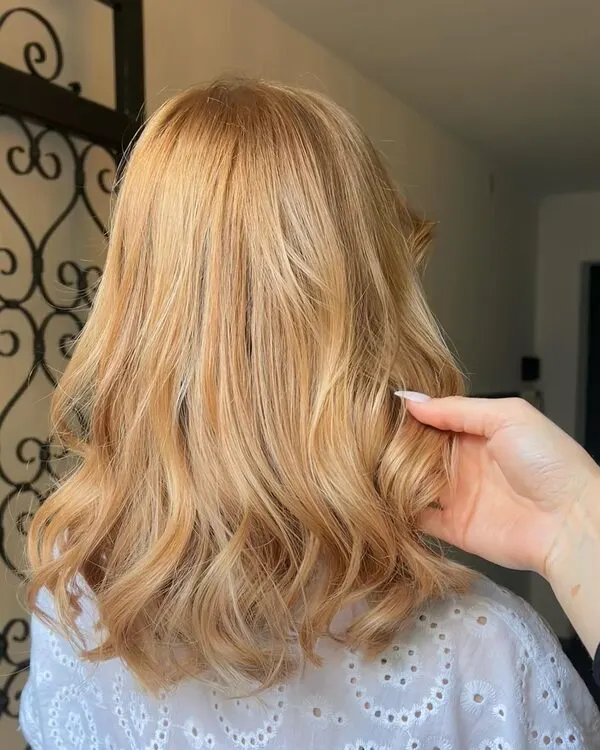 Instagram-Beitrag aus dem Salon St. Gallen: Balayage · Coloration · Yara