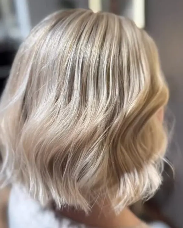 Instagram-Beitrag aus dem Salon St. Gallen: Mèches · Highlights · Sandra