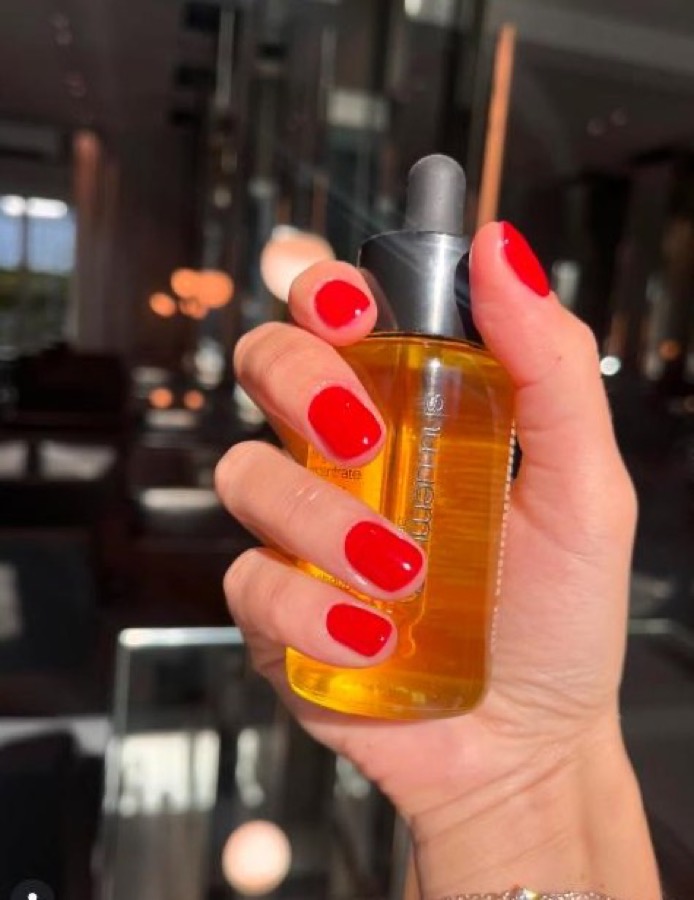 Kurze Nägel in kräftigem Rot – OPI The Thrill of Brasil