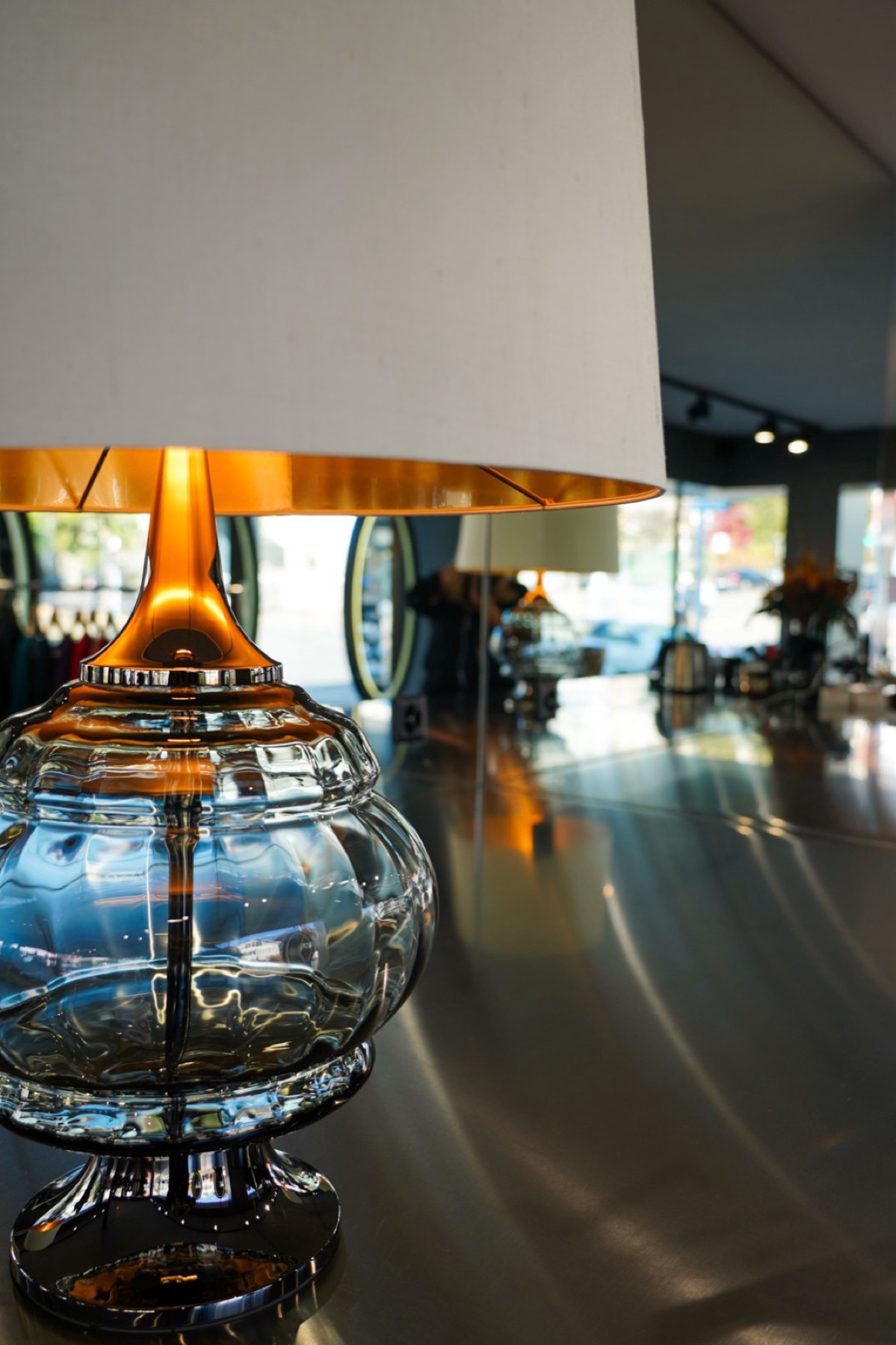 Glaslampe im Salon Klusplatz